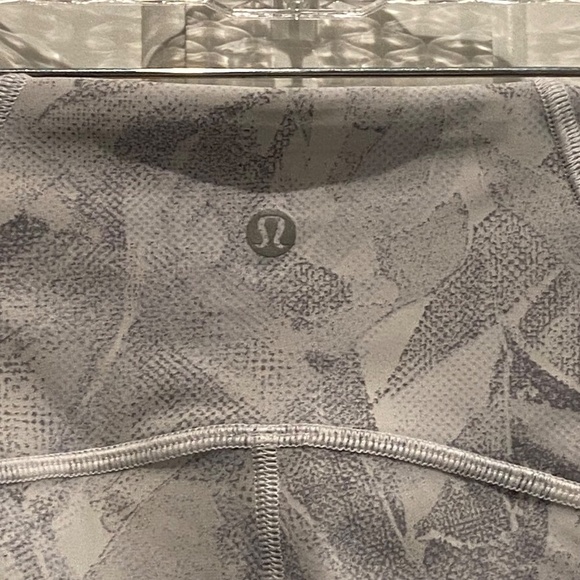 Lululemon Train Times 7/8 Pant *25" Jasmine White Multi / White 16469 - Picture 8 of 16